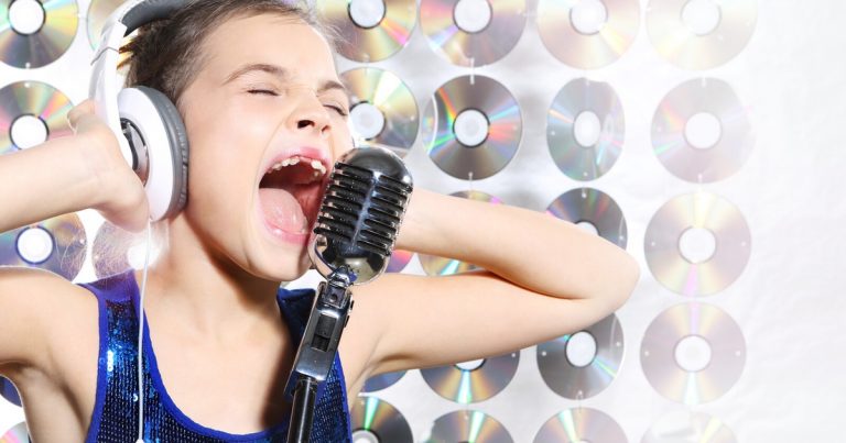 Yelling child singer